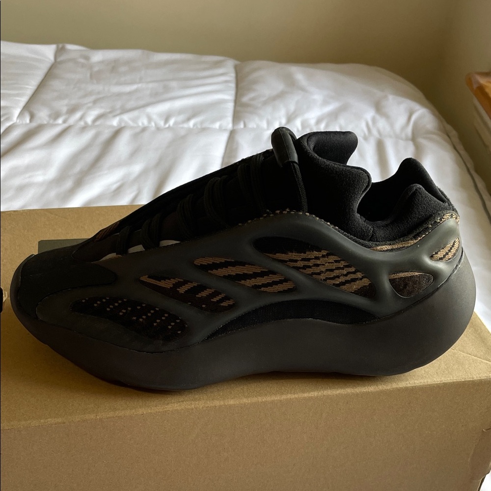 Adidas Yeezy 700 V3